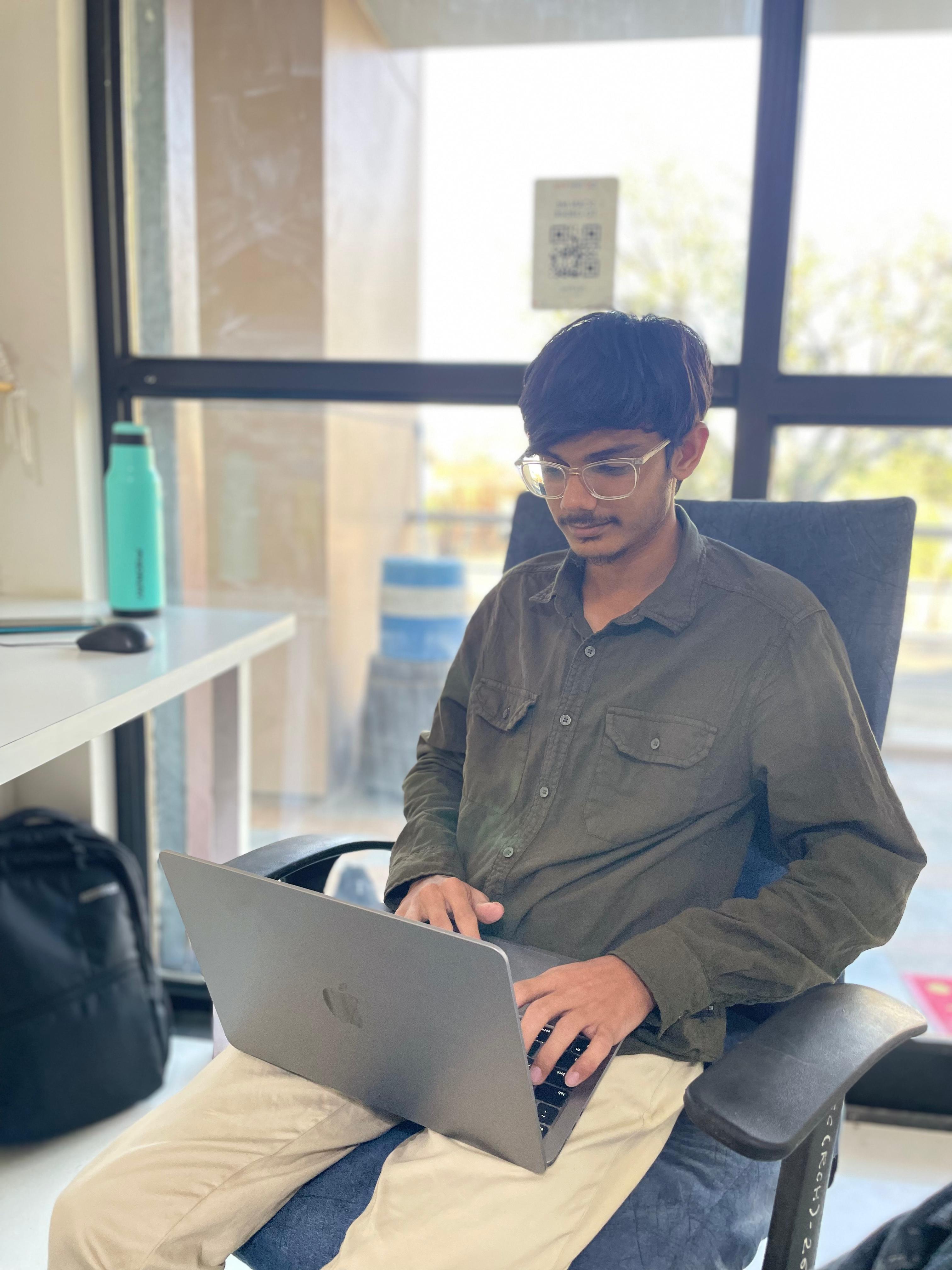 Ahil Danai, professional frontend developer specializing in modern web interfaces